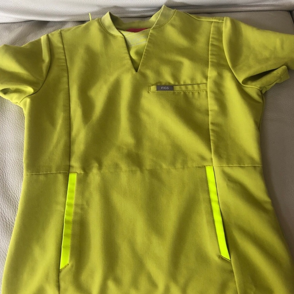Woman’s Lime GreenTop Scrub Size XS